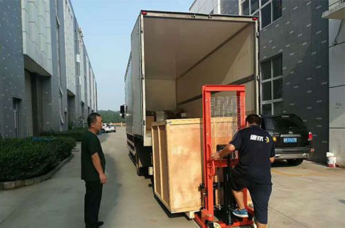 徐州客戶SMT設(shè)備專車送貨，貨到上門安裝調(diào)試