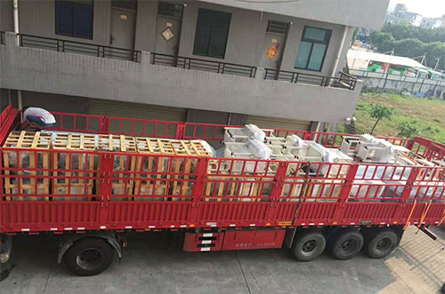 湖州客戶SMT設(shè)備專車送貨，貨到上門安裝調(diào)試
