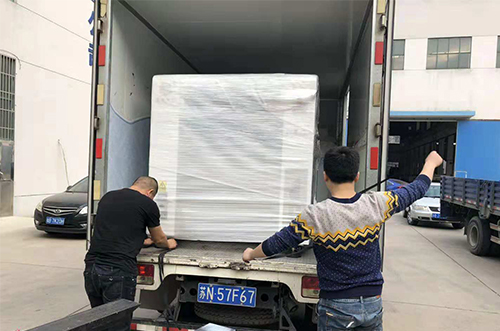 蘇州客戶SMT設(shè)備專車送貨，貨到上門安裝調(diào)試